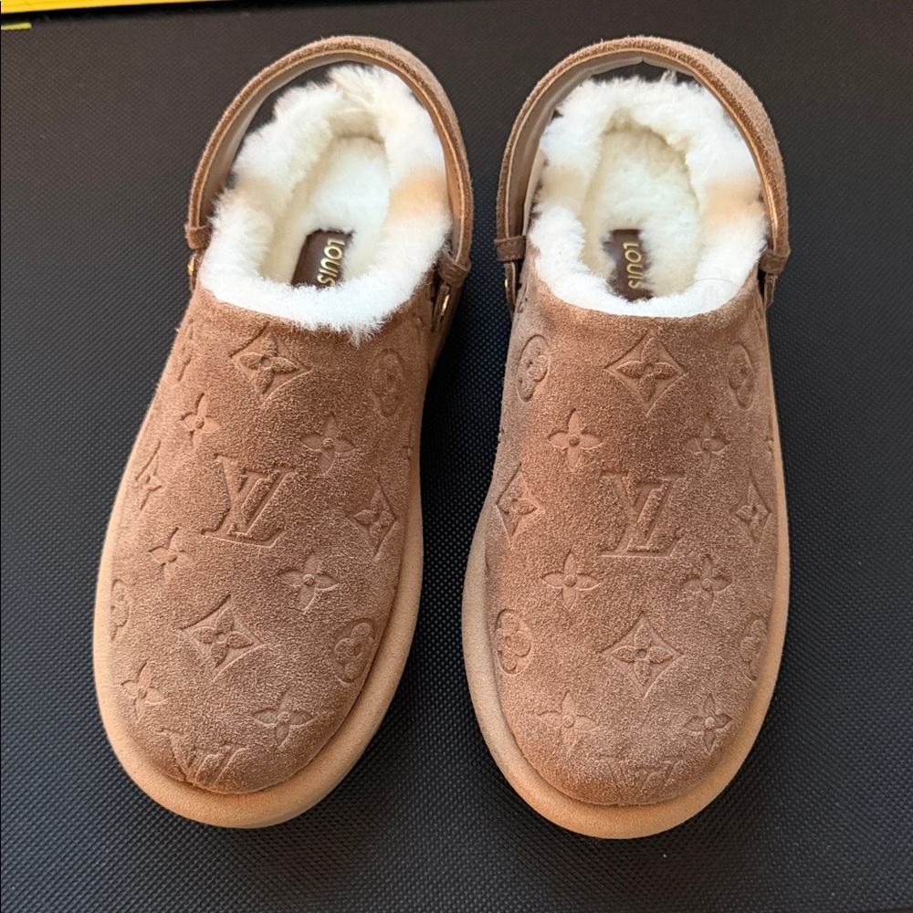Louis Vuitton Tan Suede Monogram Slippers size 36 EUC